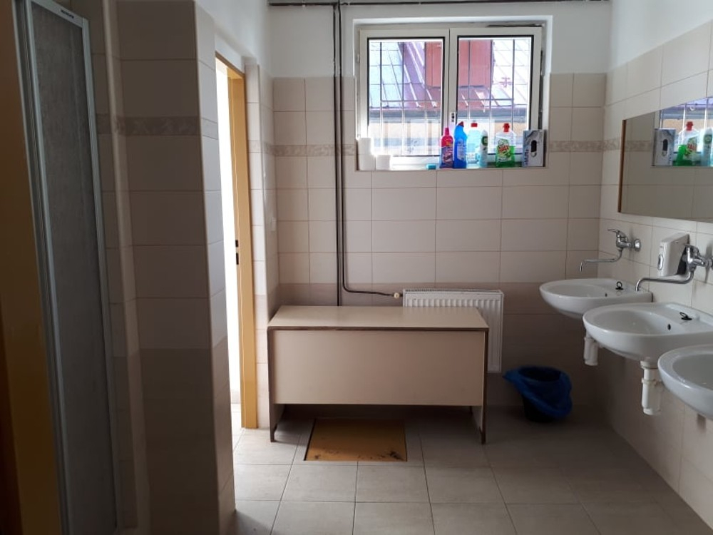 wc-holka.jpg